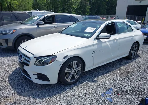 2017 Mercedes-Benz E 300 4Matic z USA, uszkodzony, nr VIN WDDZF4KB6HA121543
